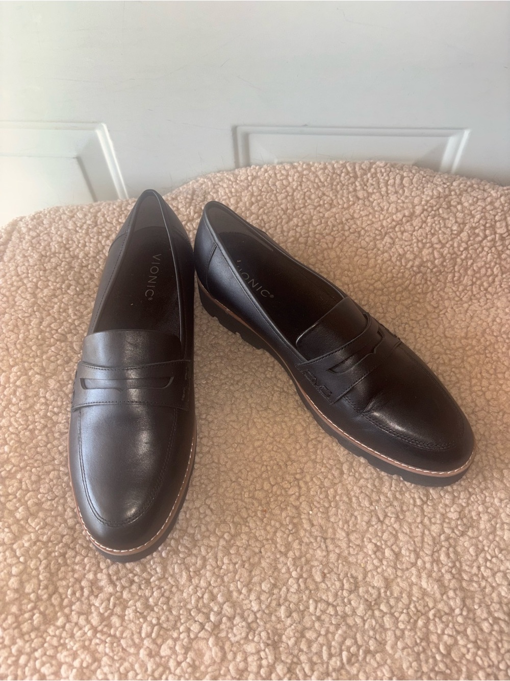 Vionic Black Leather Penny Loafers